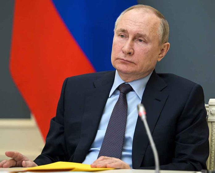 Putin Imposes Sanctions on US Officials