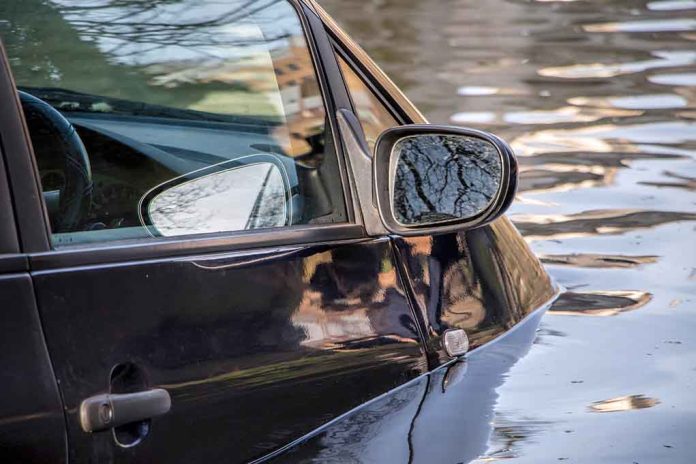 Teen Boy Rushes Into Danger To Save 3 Victims and Officer From River