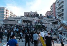 People at a collapsed building after an earthquake.