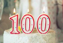 Candles shaped as 100 on a cake