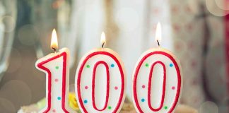 Candles shaped as 100 on a cake