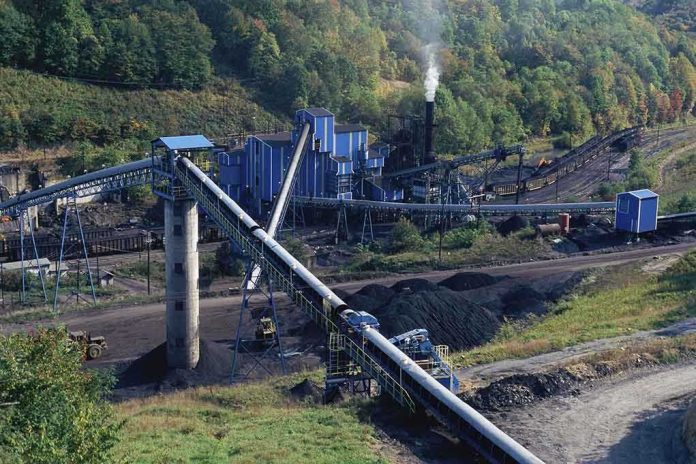 shutterstock_136340531.jpg Industrial coal processing facility with conveyor belts and smoke stack