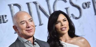Two people posing at an event.