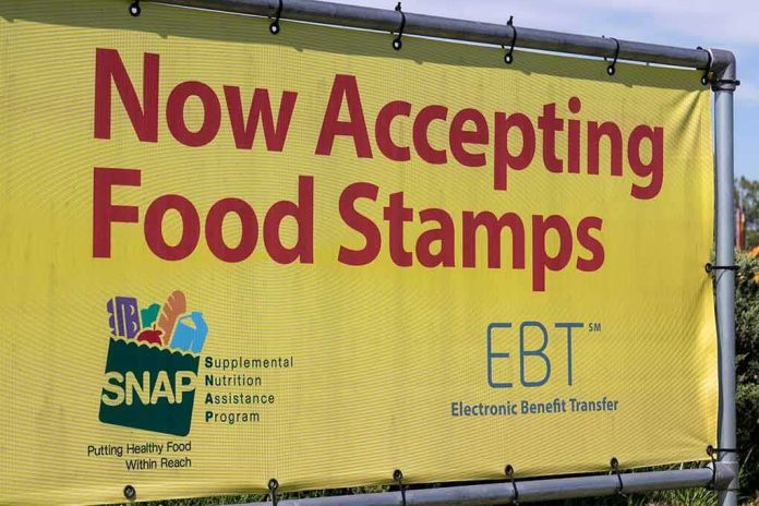 shutterstock_1728392614 Yellow banner announcing acceptance of food stamps and EBT